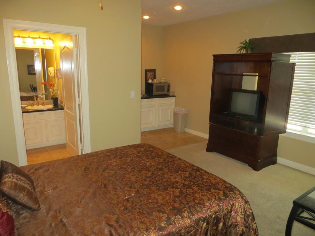 Sunset Harbor Resort Willis Room photo