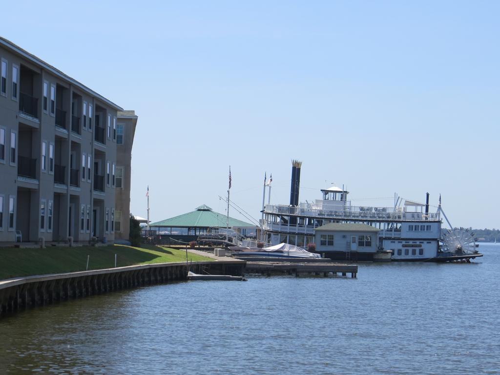 Sunset Harbor Resort Willis Exterior photo
